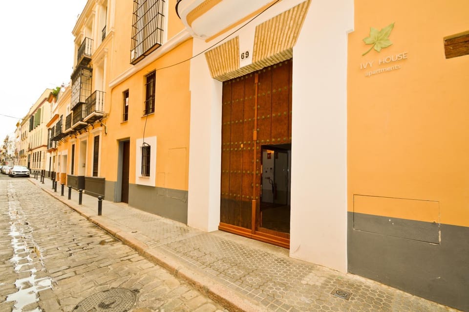 Property building, Facade/entrance