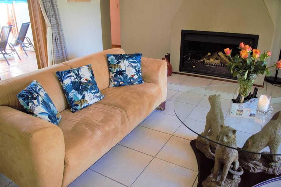 TV and multimedia, Living room, Seating area, flat iron