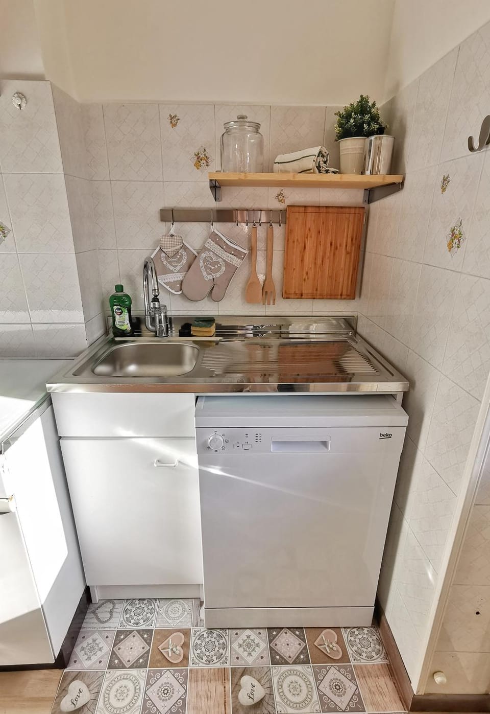 Kitchen or kitchenette, dishwasher, kitchen
