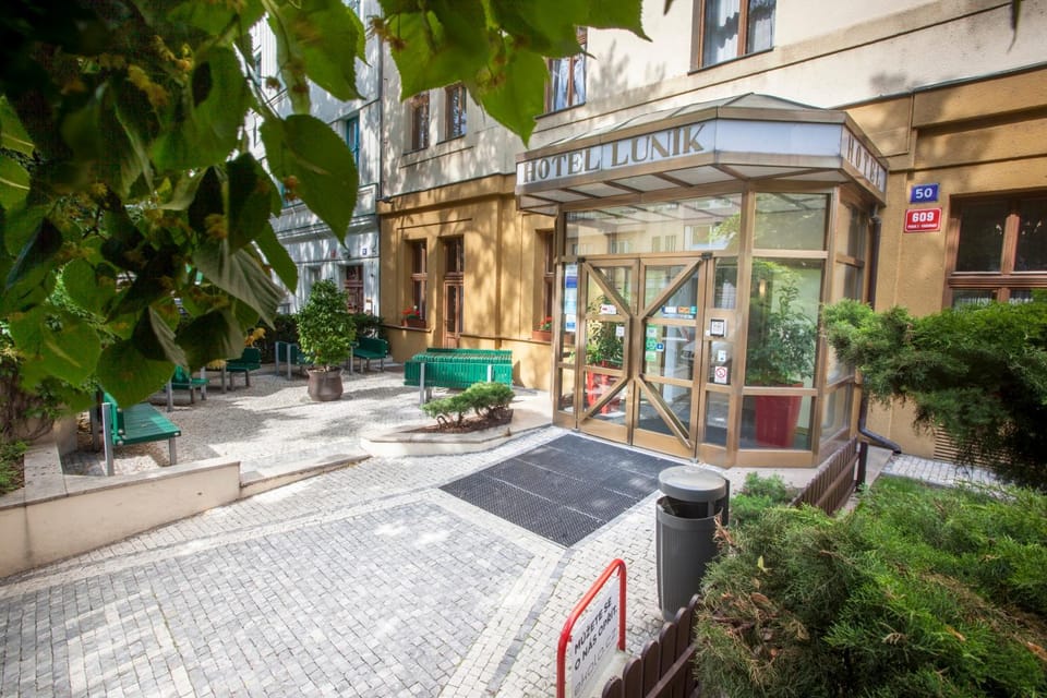 Facade/entrance