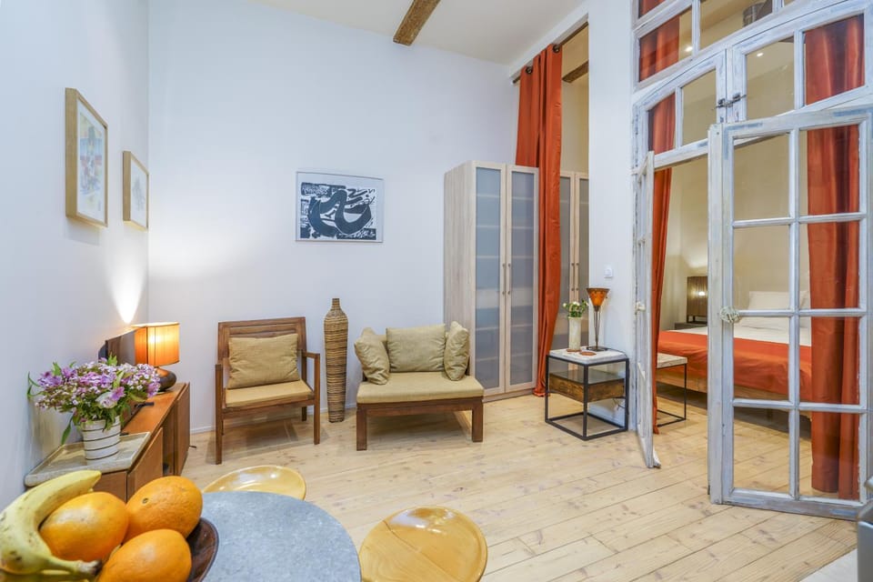 Bed, Living room, Photo of the whole room, Seating area, Bedroom, Location, Family, heating, wardrobe, air conditioner