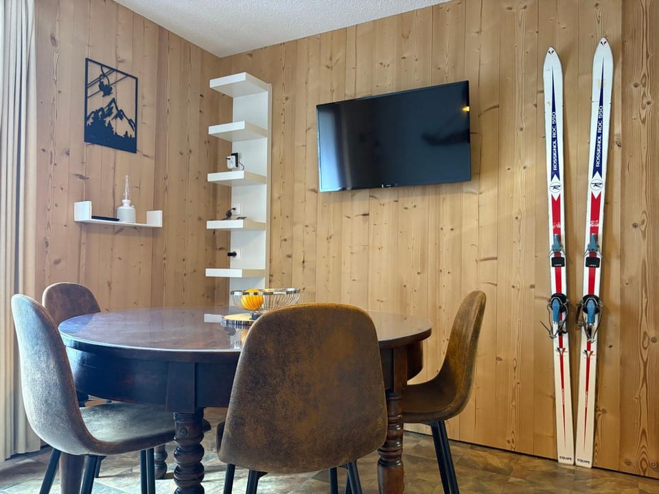 Appartement 2 pièces cabine pour 4 personnes, terrasse sud - FR-1-263-497 Cabin in Auvergne-Rhône-Alpes