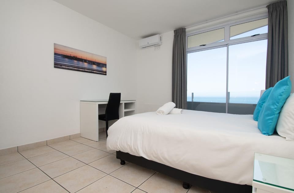 Bed, Living room, Photo of the whole room, Seating area, Bedroom, hair dresser, air conditioner