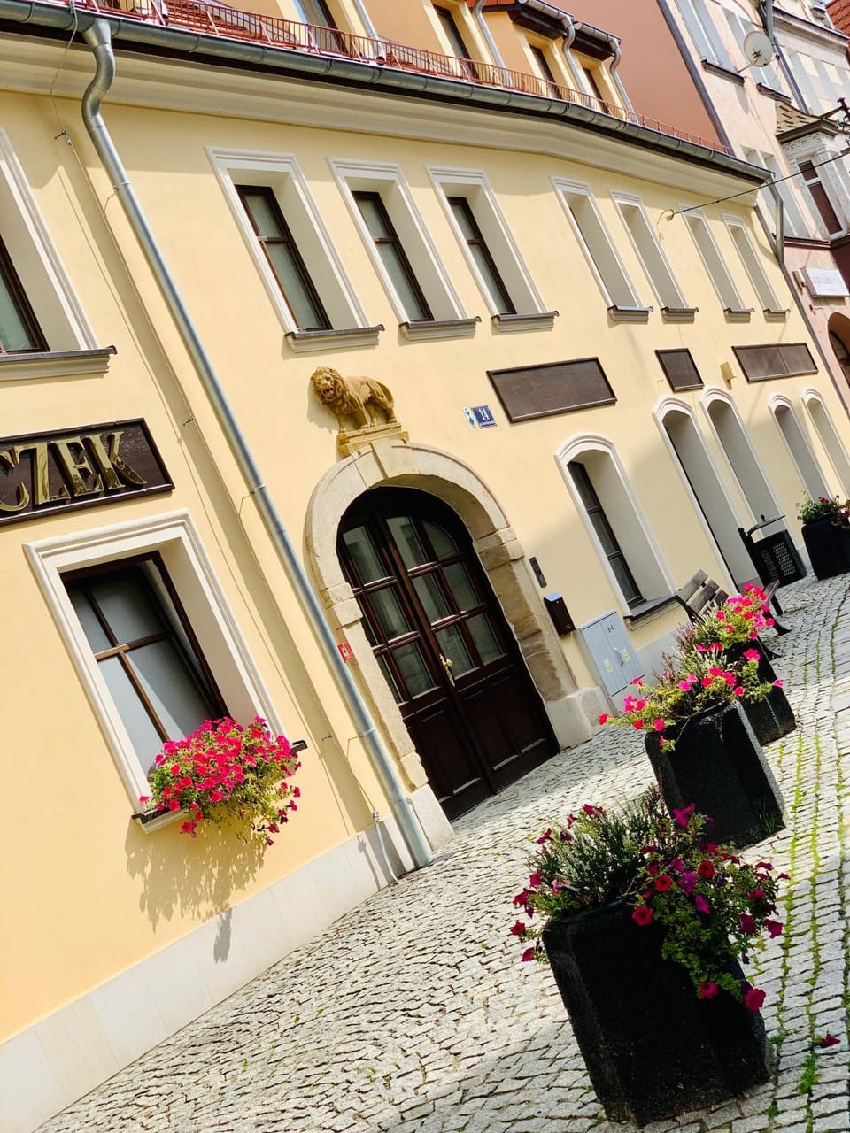 Property building, Facade/entrance