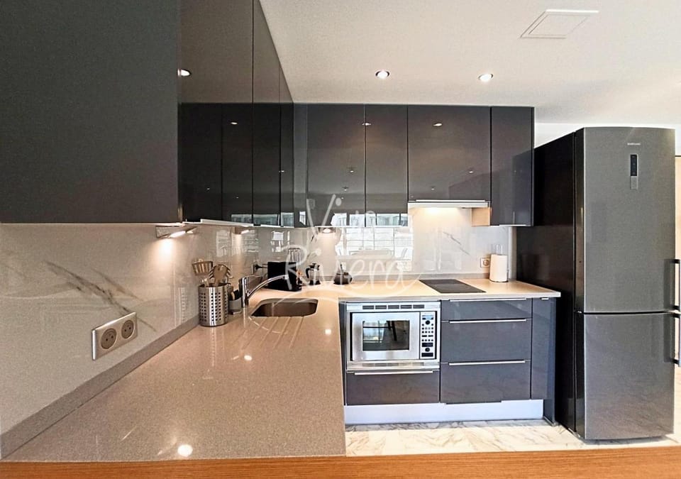 Coffee/tea facilities, hair dresser, minibar, kitchen