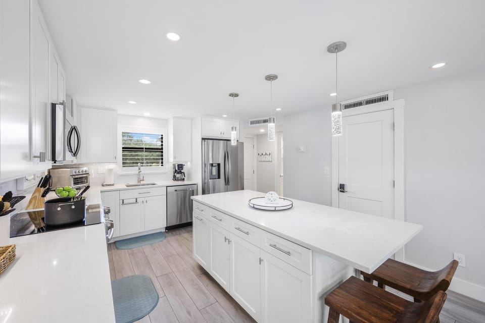 Cabana-style condo in Anglers Cove with pools and spas House in Marco Island