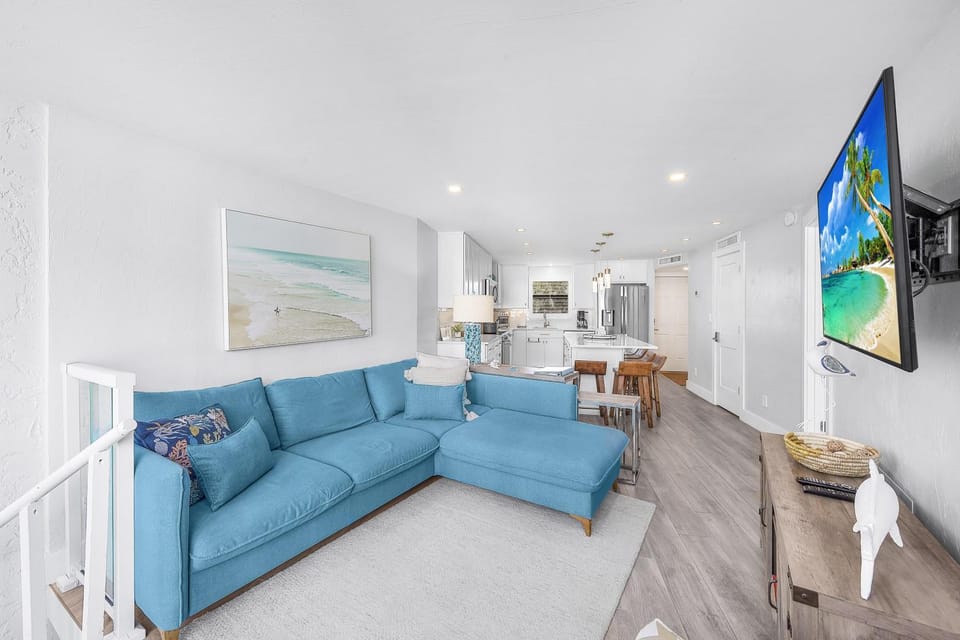 Cabana-style condo in Anglers Cove with pools and spas House in Marco Island