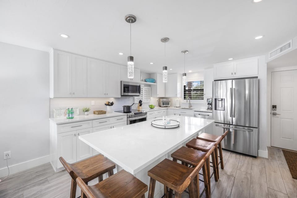 Cabana-style condo in Anglers Cove with pools and spas House in Marco Island