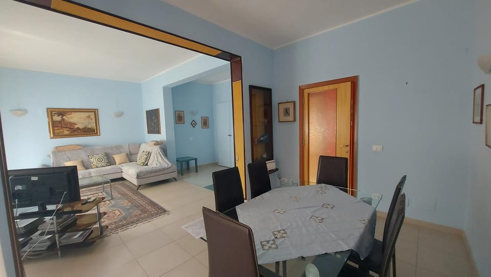 Living room, Photo of the whole room, Seating area