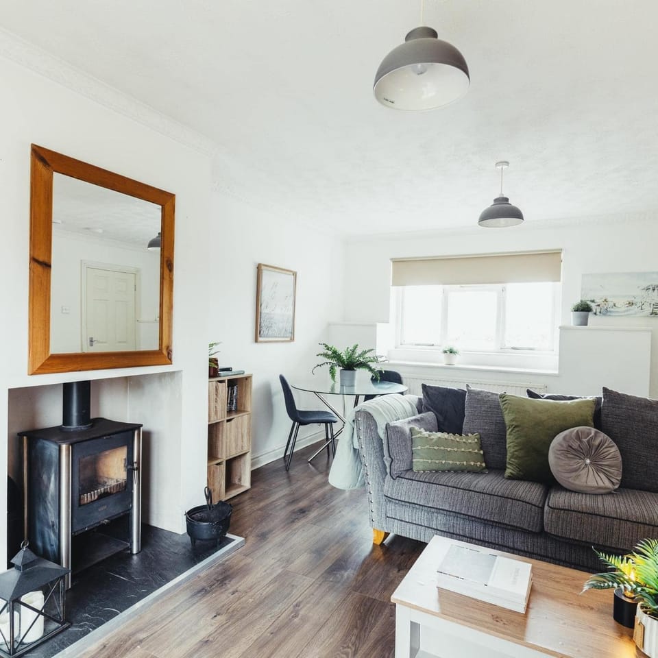 Birchwood Cottage with hot tub House in Wales
