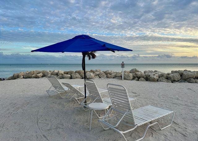 Poolside Breeze Retreat House in Key West