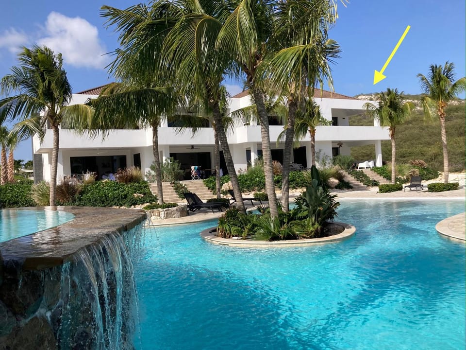 Property building, Day, Pool view, Sea view, Swimming pool, sunbed