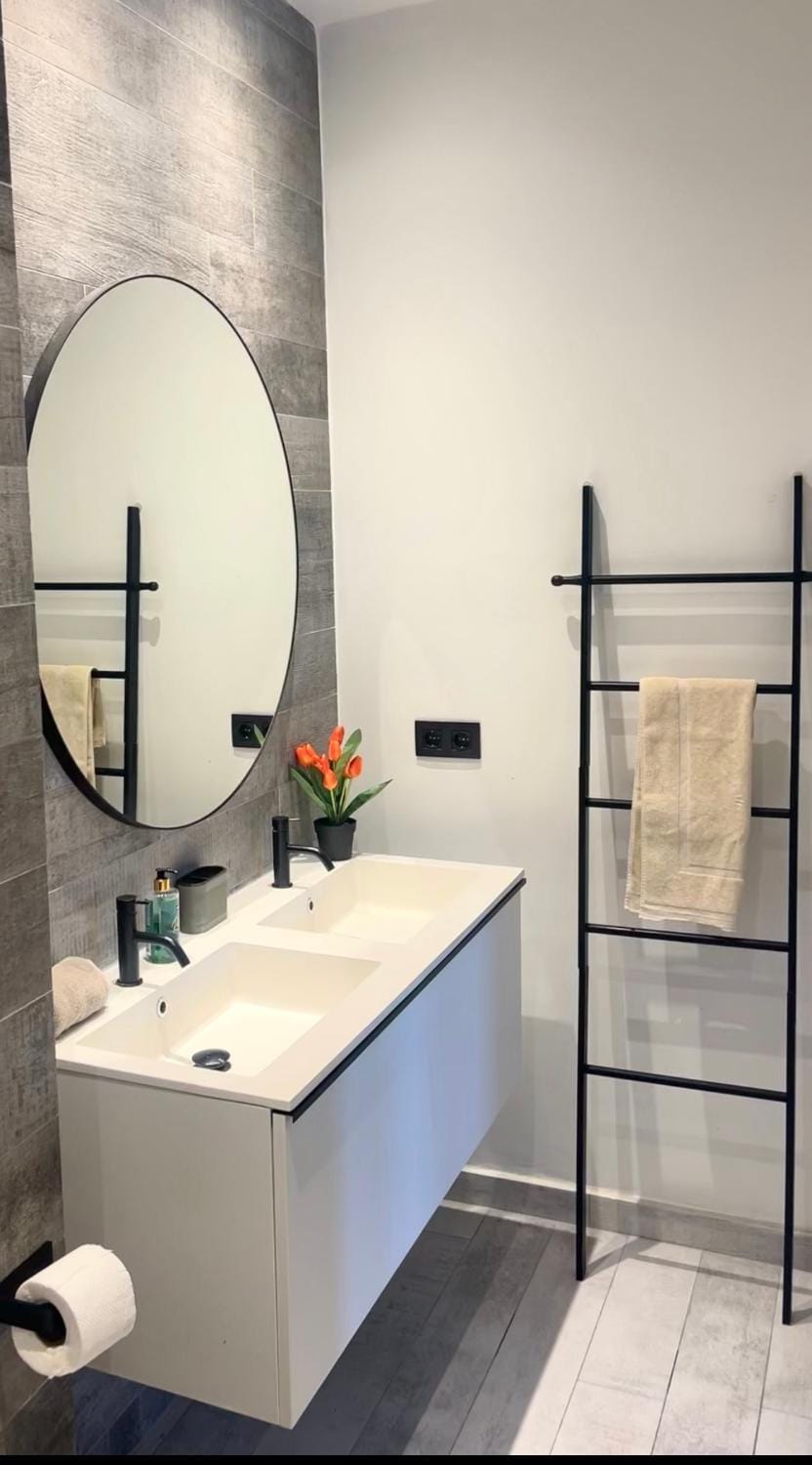 Toilet, Bathroom, towels