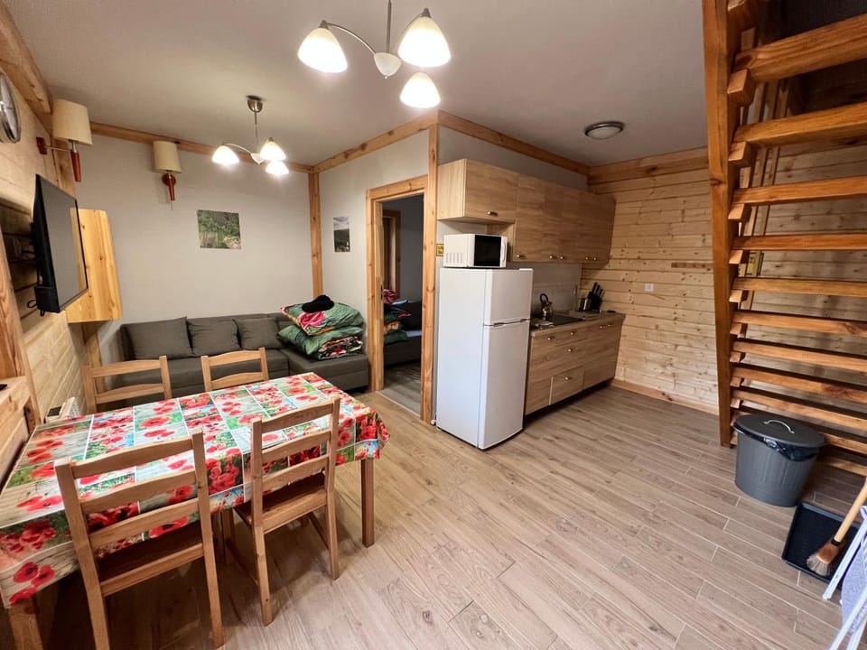 Communal lounge/ TV room, Kitchen or kitchenette, Living room, Seating area, Dining area
