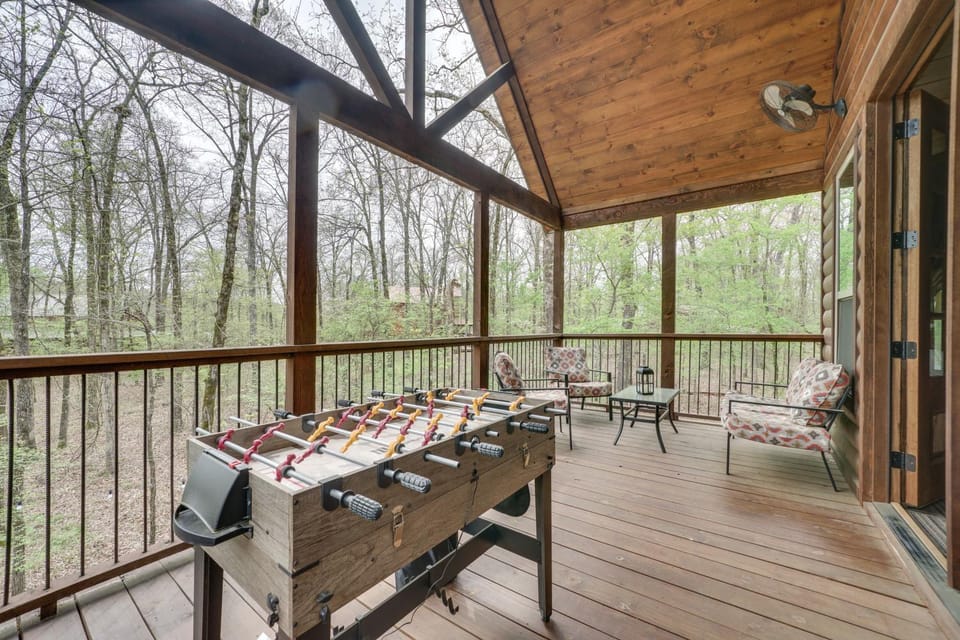 Hot Tub & Fire Pit: Spacious Broken Bow Cabin Cabin in Broken Bow