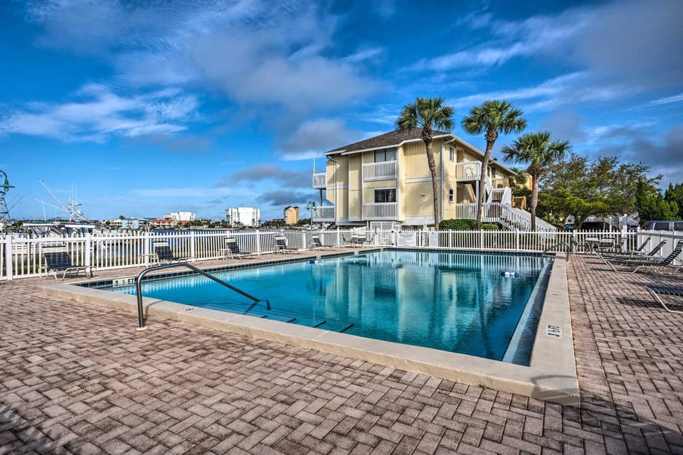 Cozy Destin Condo w/ Amenities + Private Beach! House in Destin