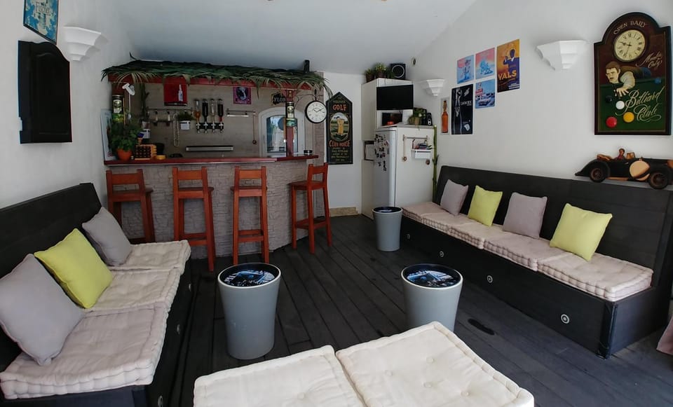Kitchen or kitchenette, Communal kitchen, Area and facilities