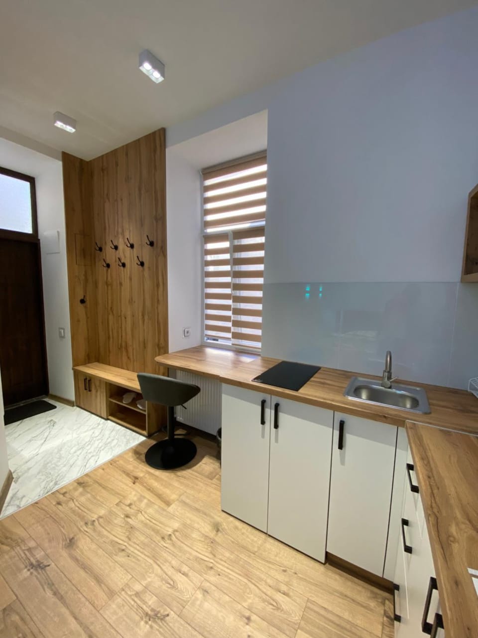 Dining area, kitchen