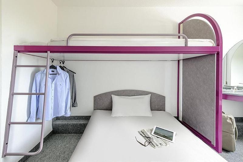 Staff, bunk bed