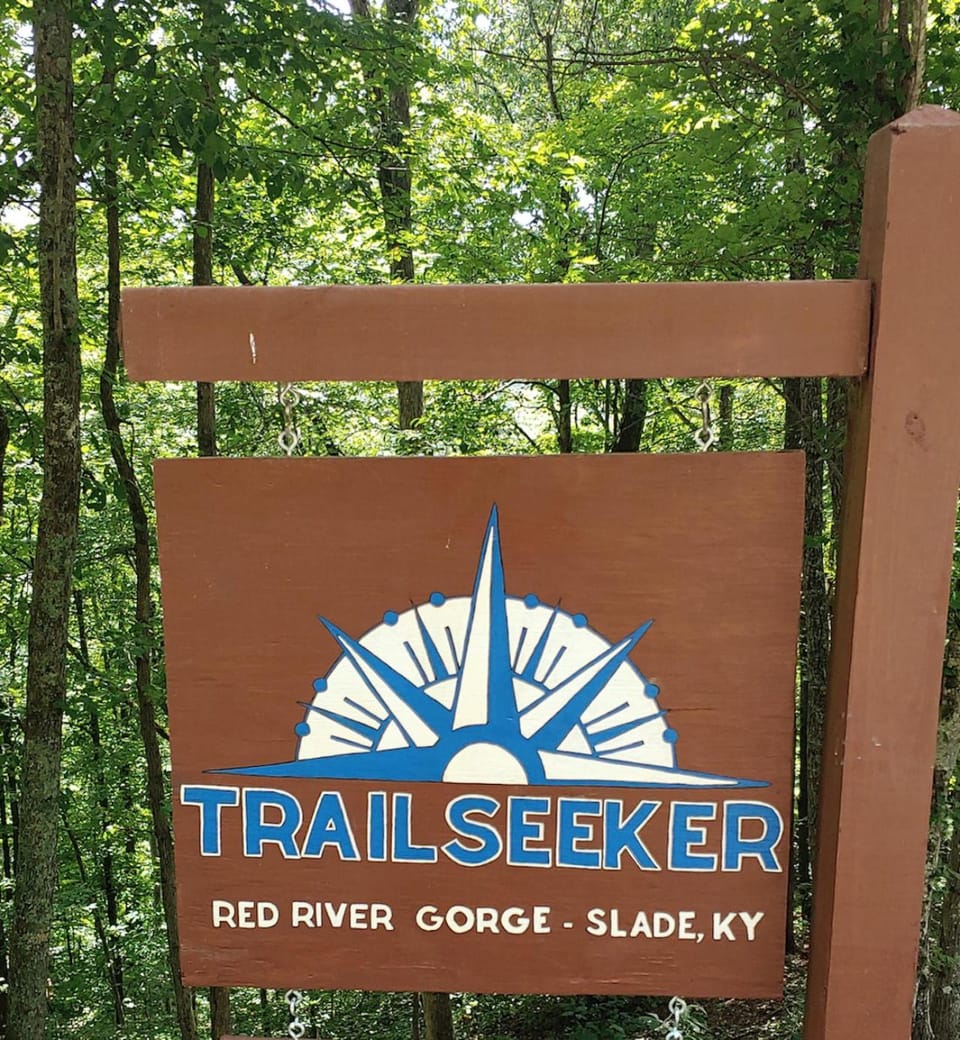 Day, Property logo or sign, Natural landscape, Logo/Certificate/Sign, Street view