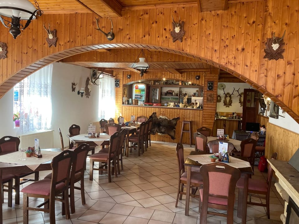 Restaurant/places to eat, Restaurant/places to eat