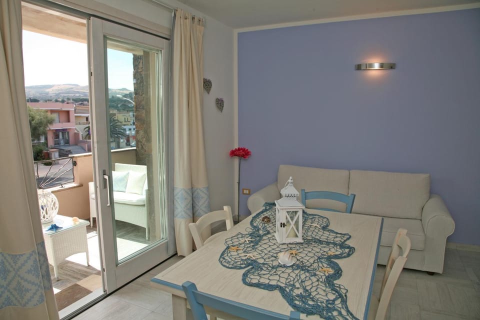 Seating area, Lunch, Dinner, Family