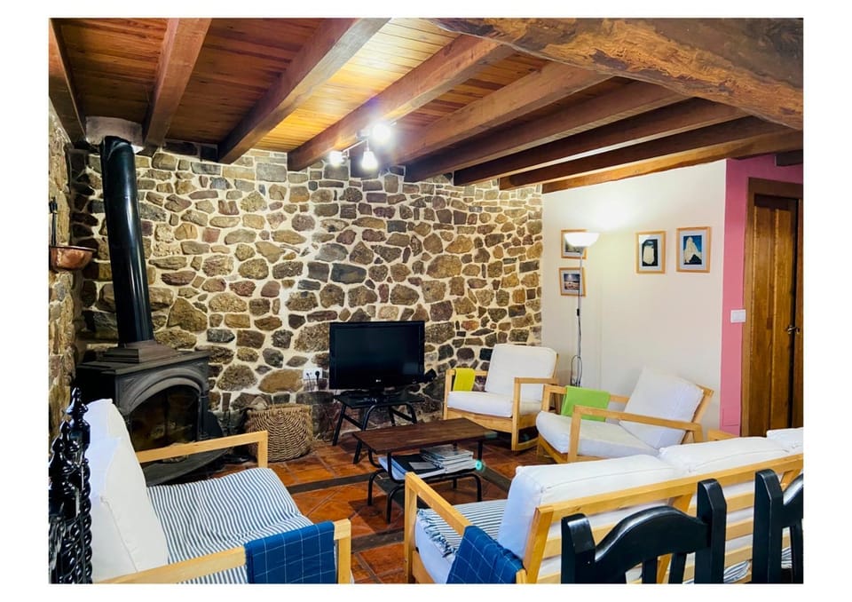 AIRE DE MONTAÑA - ESTUPENDAS VISTAS A LOS PICOS Chalet in Cantabria