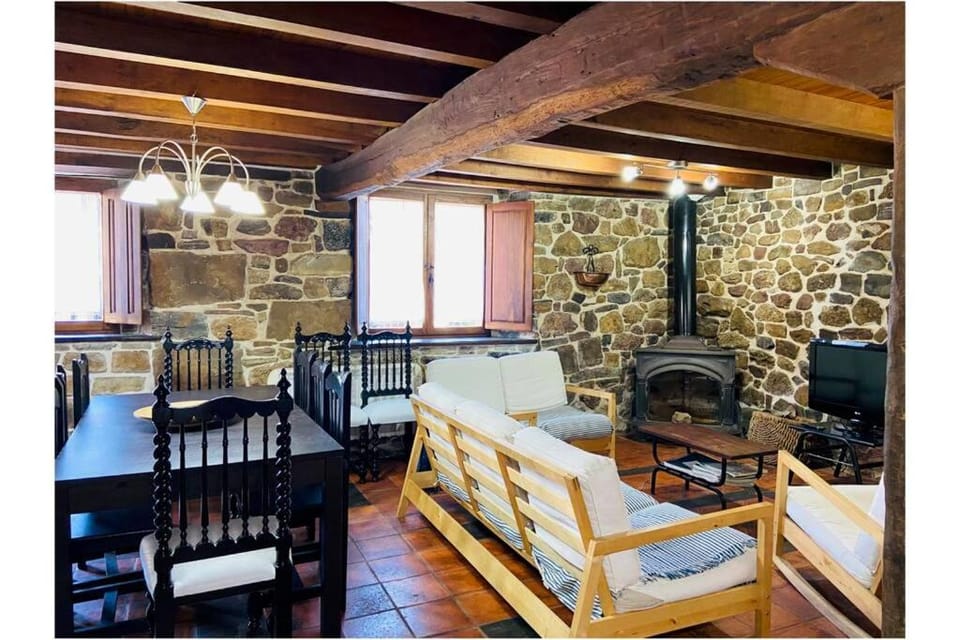 AIRE DE MONTAÑA - ESTUPENDAS VISTAS A LOS PICOS Chalet in Cantabria