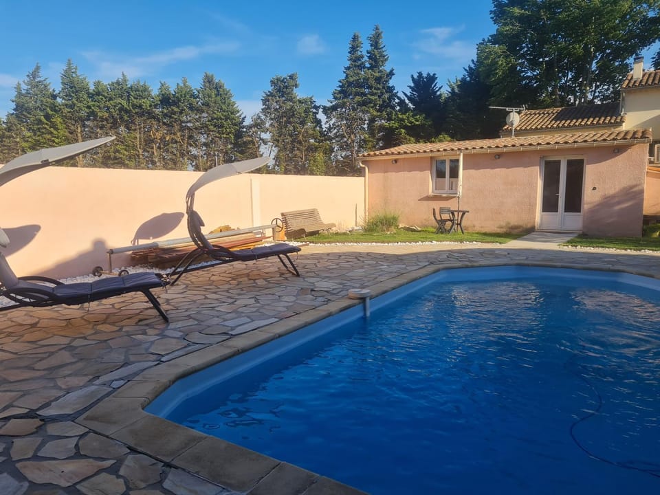 Pool view, Pool view