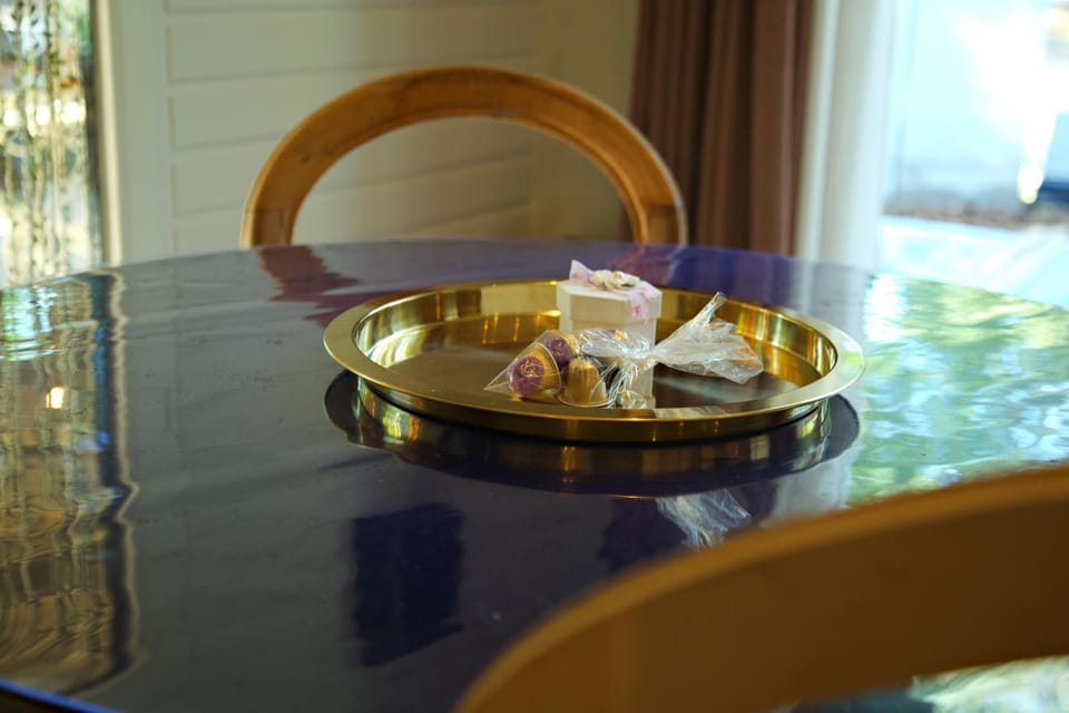 Coffee/tea facilities, Decorative detail, Dining area