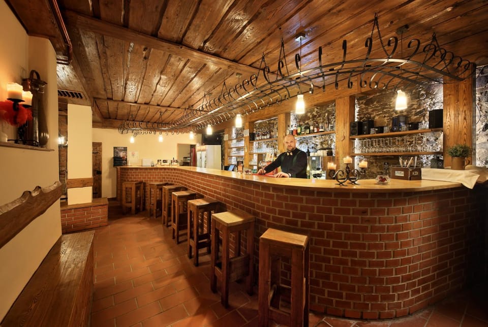 Restaurant/places to eat, Seating area