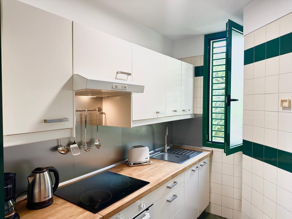 Coffee/tea facilities, Kitchen or kitchenette, minibar, pet friendly, stove, toaster