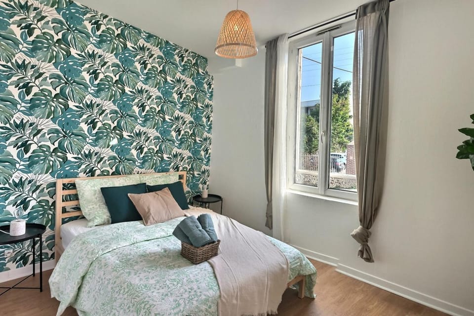 Bed, Photo of the whole room, Bedroom