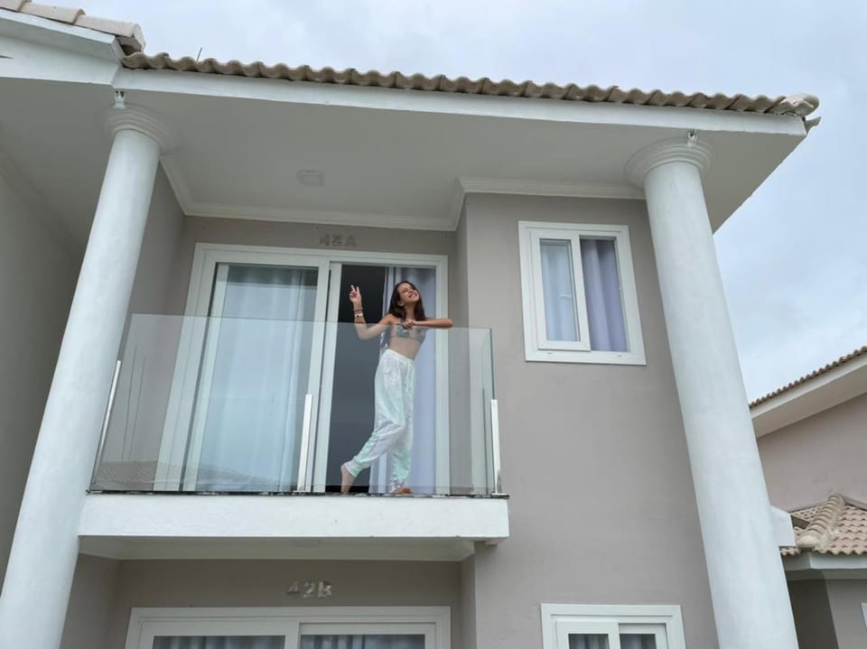 Apartamento em Arraial D`Ajuda com Piscina Sauna Academia Apartment in State of Bahia
