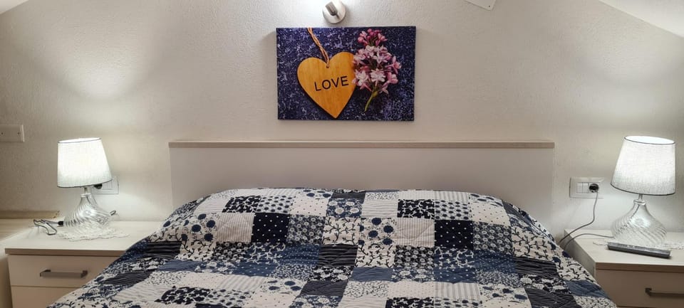 Photo of the whole room, Decorative detail, Bedroom
