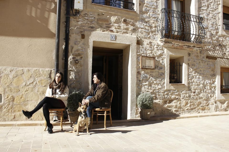 Property building, Facade/entrance, Day, Pets