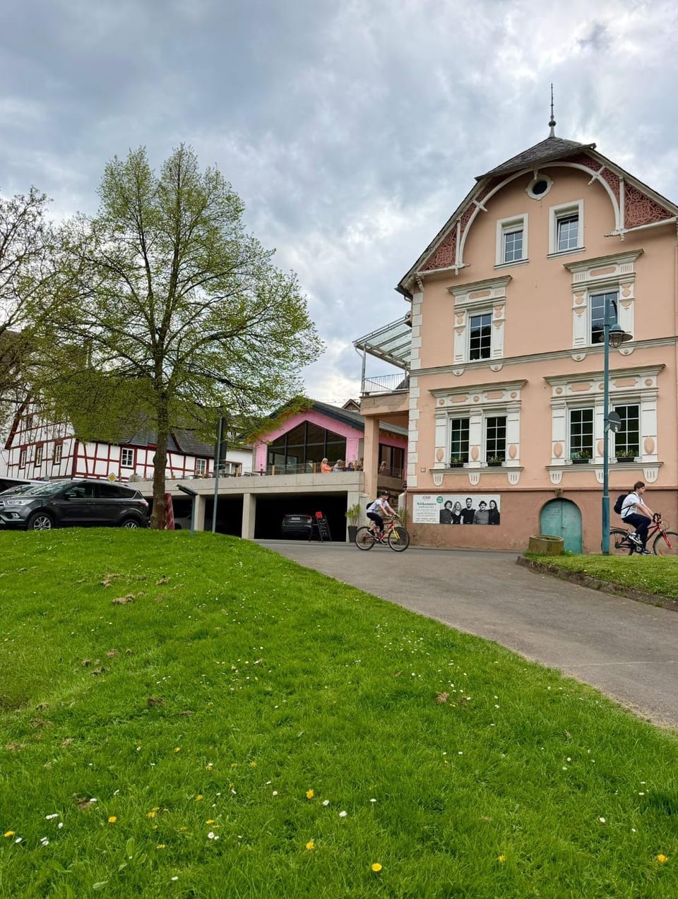 Property building, Restaurant/places to eat