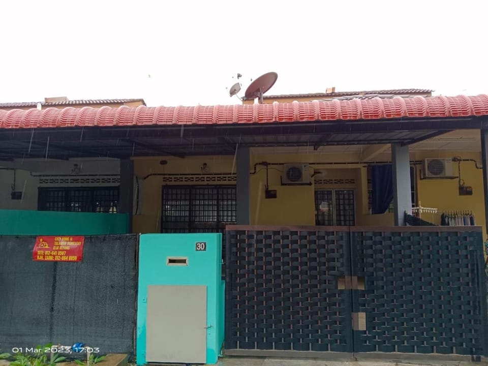 OCEAN THIRTY # 15 mins to KLIA KLIA2 # with 2 Airconds & Wi-Fi House in Selangor, Malaysia