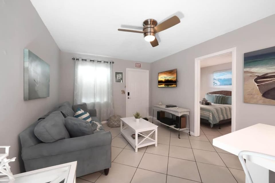 Beach Apart by Dream Vacation unit 3 Apartment in Riviera Beach