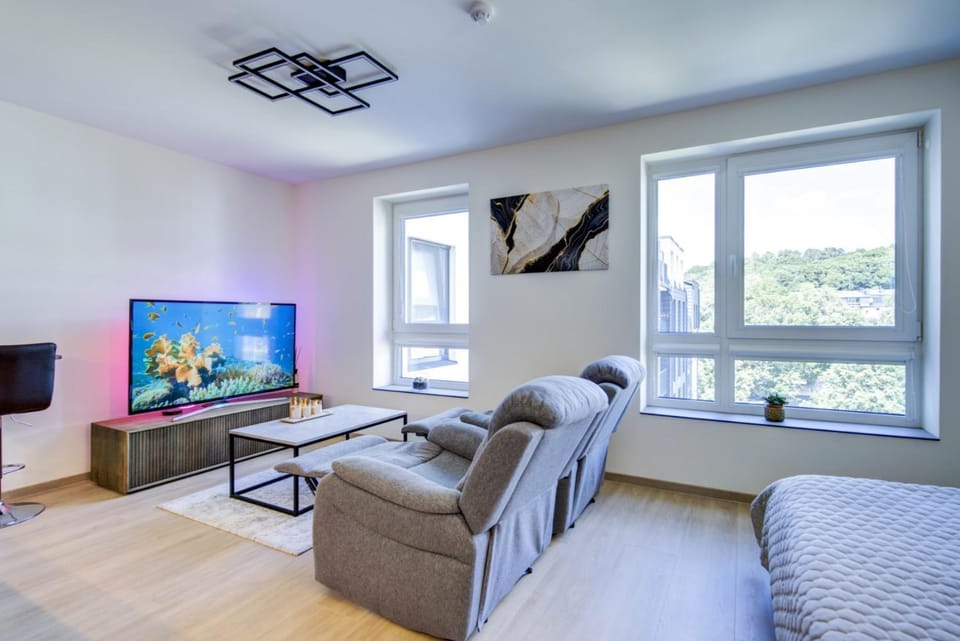 Communal lounge/ TV room, TV and multimedia, Living room, Seating area, Dining area