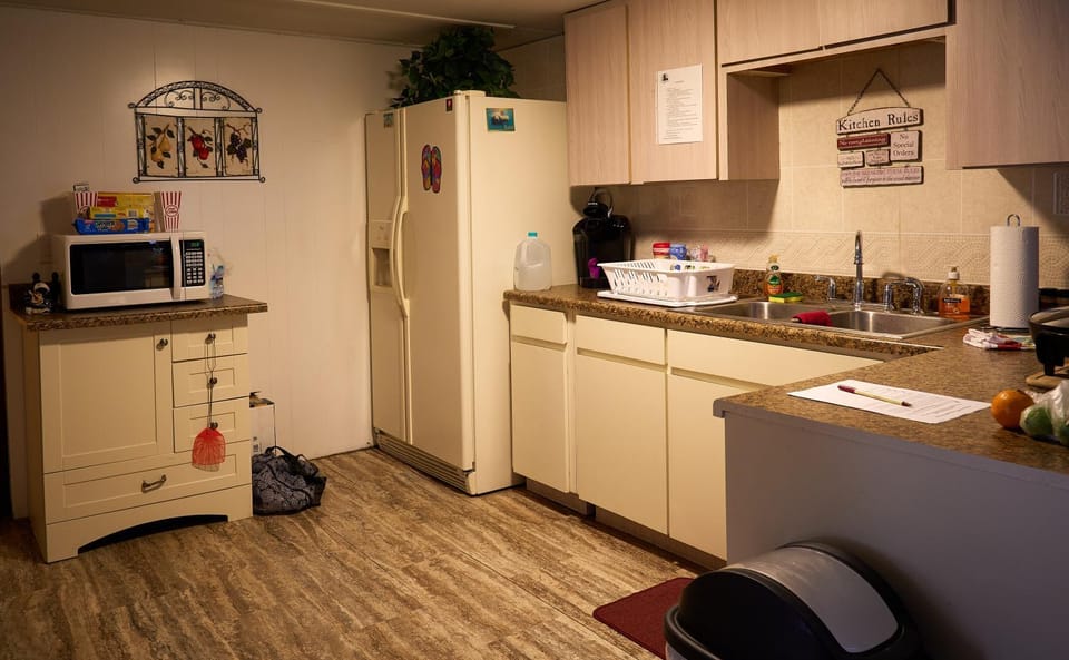 Pleasant Days Lodging Tropical Master Suite Bed and Breakfast in Lecanto