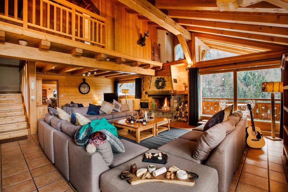 Ferme A Jules - Stunning Farmhouse sleeps up to 26 Chalet in Montriond