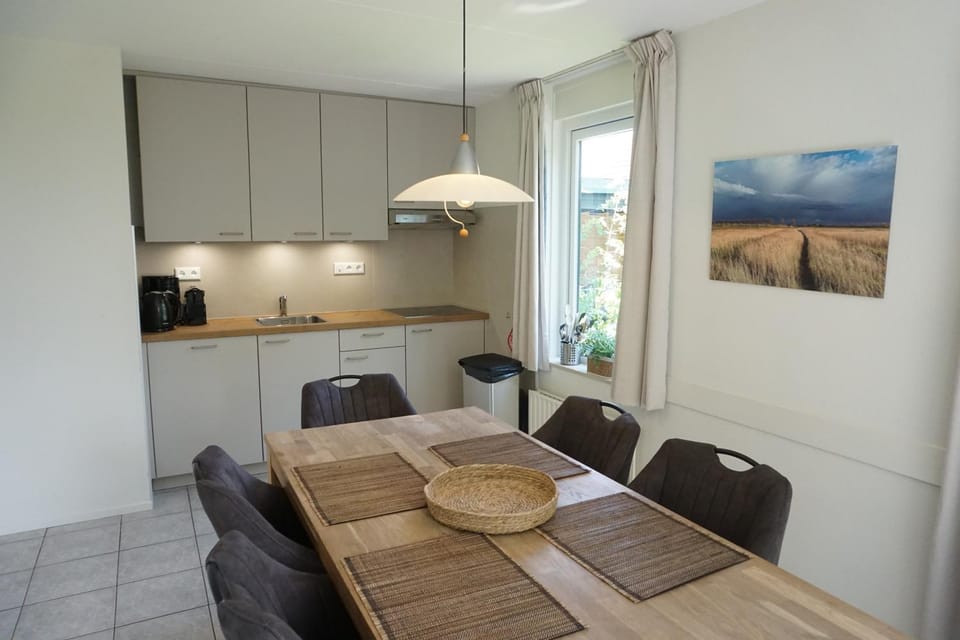 Dining area, kitchen