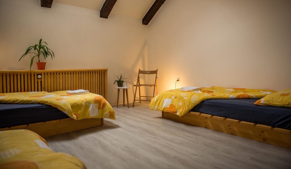 Bedroom, towels