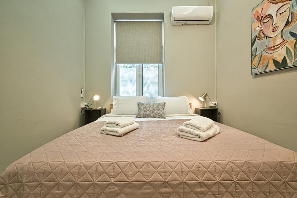 Bed, Bedroom, air conditioner