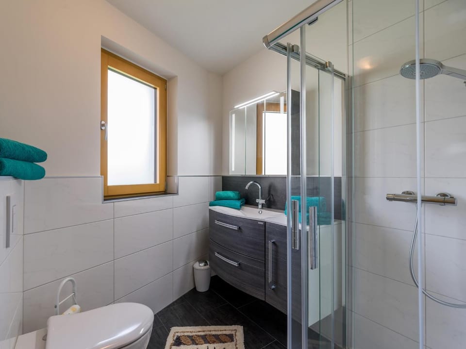 Shower, Toilet, Bathroom, towels