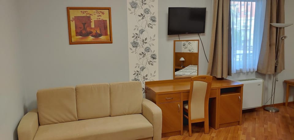 Seating area, Bedroom