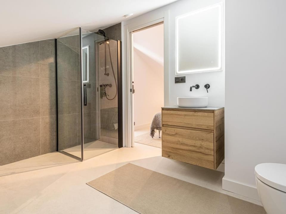 Shower, Toilet, Bathroom