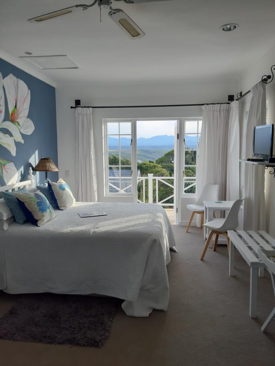 Mountain view, Sea view