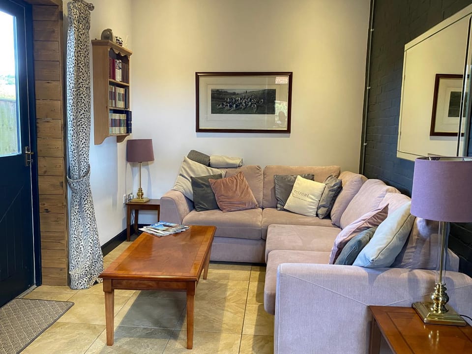 Communal lounge/ TV room, Living room, Seating area